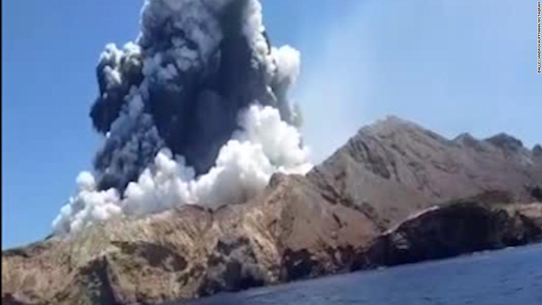 Fatal volcanic eruption in New Zealand caught on camera